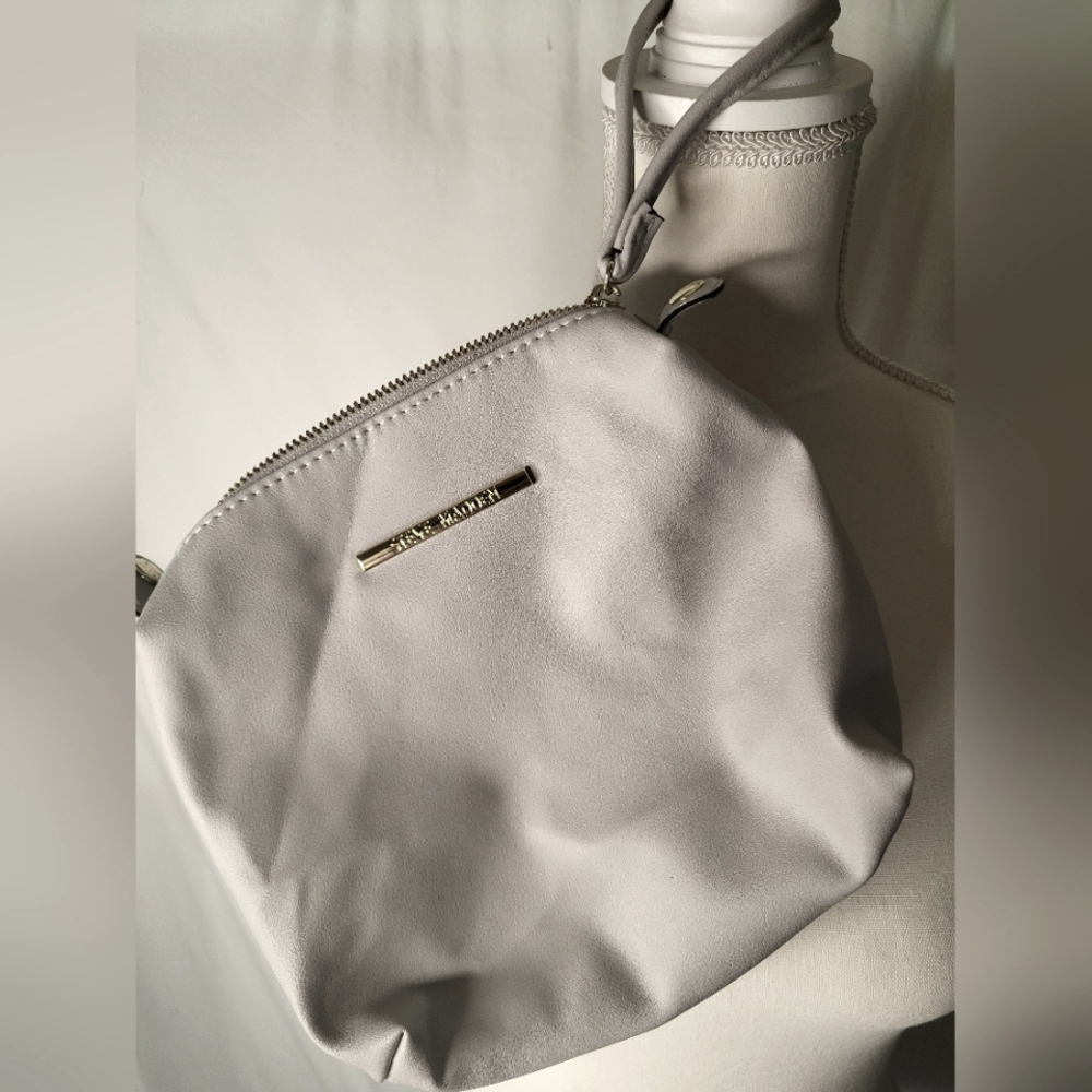 Steven Madden gray wristlet